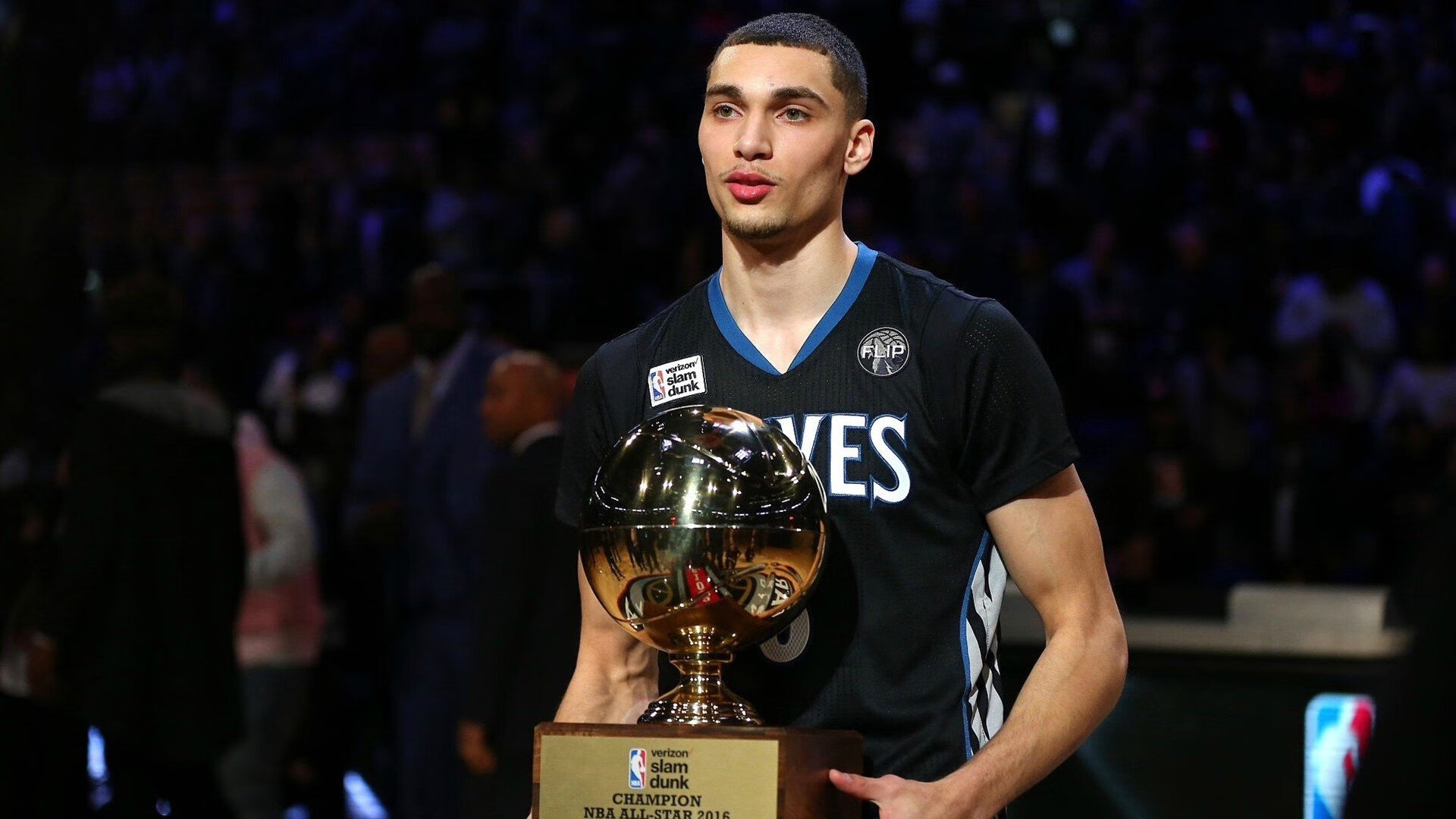 以“篮球+创新教育”为主题的青少年创业大赛在上海举办,创意篮球赛